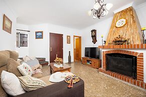 Villa Alvarez in Almu car
