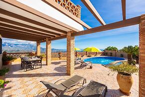 Villa Baena in Macaca