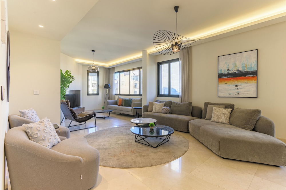 Achrafieh Gate - Modern 3-BR Apartments