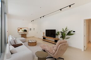 Luxe 4BR Villa Private Pool Beach Al Zorah