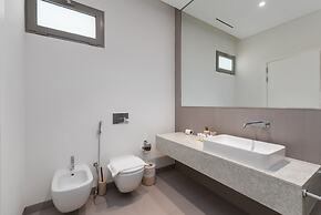 Luxe 4BR Villa Private Pool Beach Al Zorah