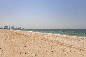 Luxe 4BR Villa Private Pool Beach Al Zorah