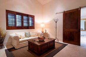 Staffed Ocean View Villa w Four Seasons Amenities