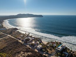 Private Careyeros Oceanfront Living
