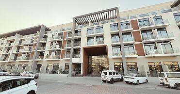 Stylish Studio Pool View JVC Elysee 3