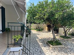 Kika Residence - 2 Bedroom House With Barbeque