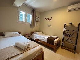 Kika Residence - 2 Bedroom House With Barbeque