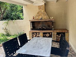 Kika Residence - 2 Bedroom House With Barbeque