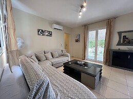 Kika Residence - 2 Bedroom House With Barbeque