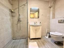LV Central Apartment-Free Parking