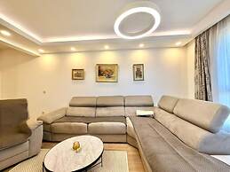 LV Central Apartment-Free Parking