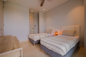 2BR 5 Guests Private Balcony and Shared Pool