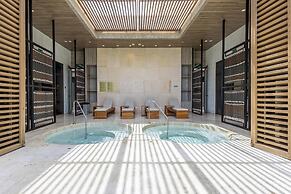 2BR 5 Guests Private Balcony and Shared Pool