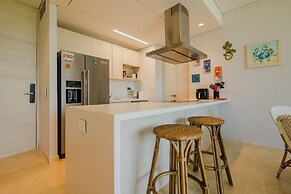 2BR 5 Guests Private Balcony and Shared Pool