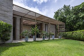2BR 5 Guests Private Balcony and Shared Pool