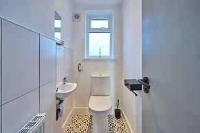 Host Stay Roundwood House
