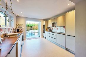 Host Stay Roundwood House