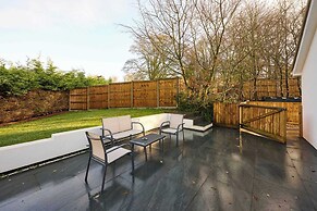 Host Stay Roundwood House