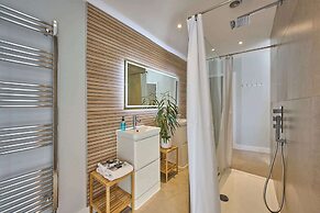 Host Stay Roundwood House