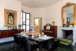 LEOPOLDO ROOMS