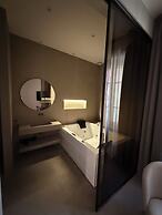 LEOPOLDO SUITES