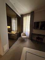 LEOPOLDO SUITES