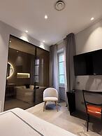 LEOPOLDO SUITES