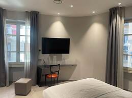 LEOPOLDO SUITES