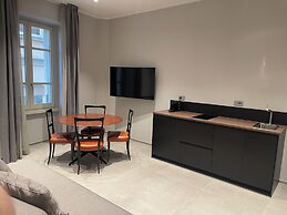 LEOPOLDO SUITES