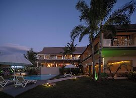 Three-Colored Cloud River Resort VILLA