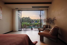 Three-Colored Cloud River Resort VILLA