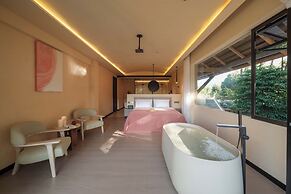 Three-Colored Cloud River Resort VILLA