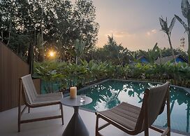 Three-Colored Cloud River Resort VILLA