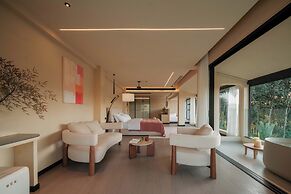 Three-Colored Cloud River Resort VILLA