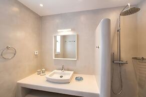 Naousa Center Living
