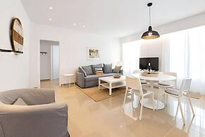 Naousa Center Living