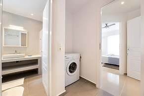 Naousa Center Living