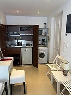 Naousa Center Living