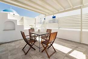 Naousa Center Living