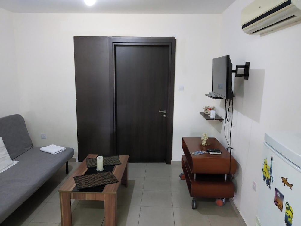 2br-7 Guests-free Parking-pool-aircon
