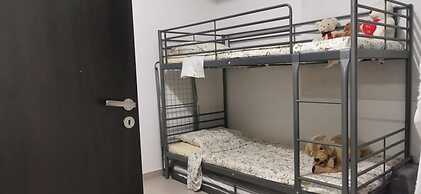 2br-7 Guests-free Parking-pool-aircon