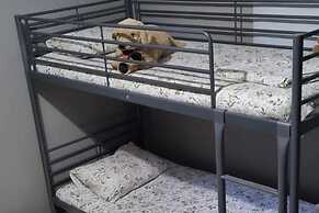2br-7 Guests-free Parking-pool-aircon