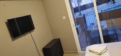 2br-7 Guests-free Parking-pool-aircon