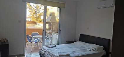 2br-7 Guests-free Parking-pool-aircon