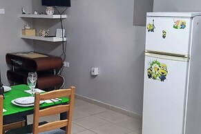 2br-7 Guests-free Parking-pool-aircon