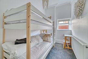 Three Bed Apartment by Guestz
