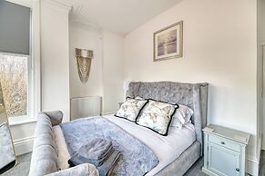 Three Bed Apartment by Guestz