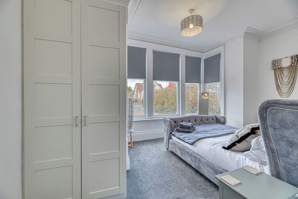 Three Bed Apartment by Guestz