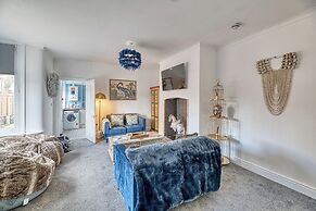 Three Bed Apartment by Guestz