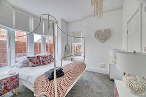Three Bed Apartment by Guestz